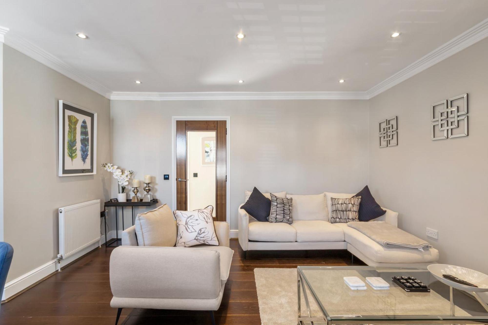 Weybridge - 2 Bed - Parking Leilighet Eksteriør bilde