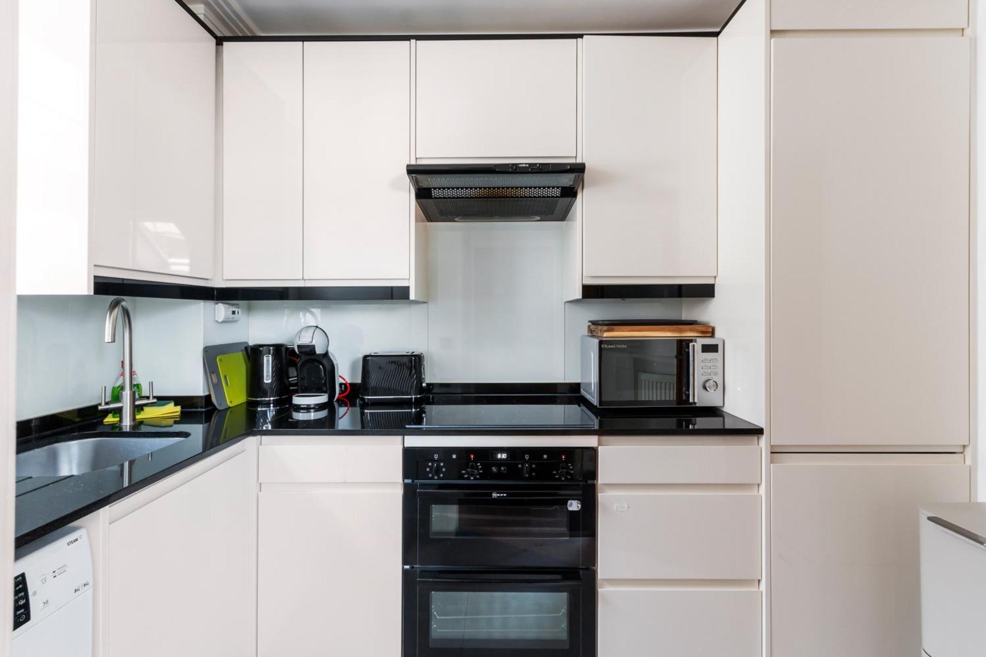 Weybridge - 2 Bed - Parking Leilighet Eksteriør bilde